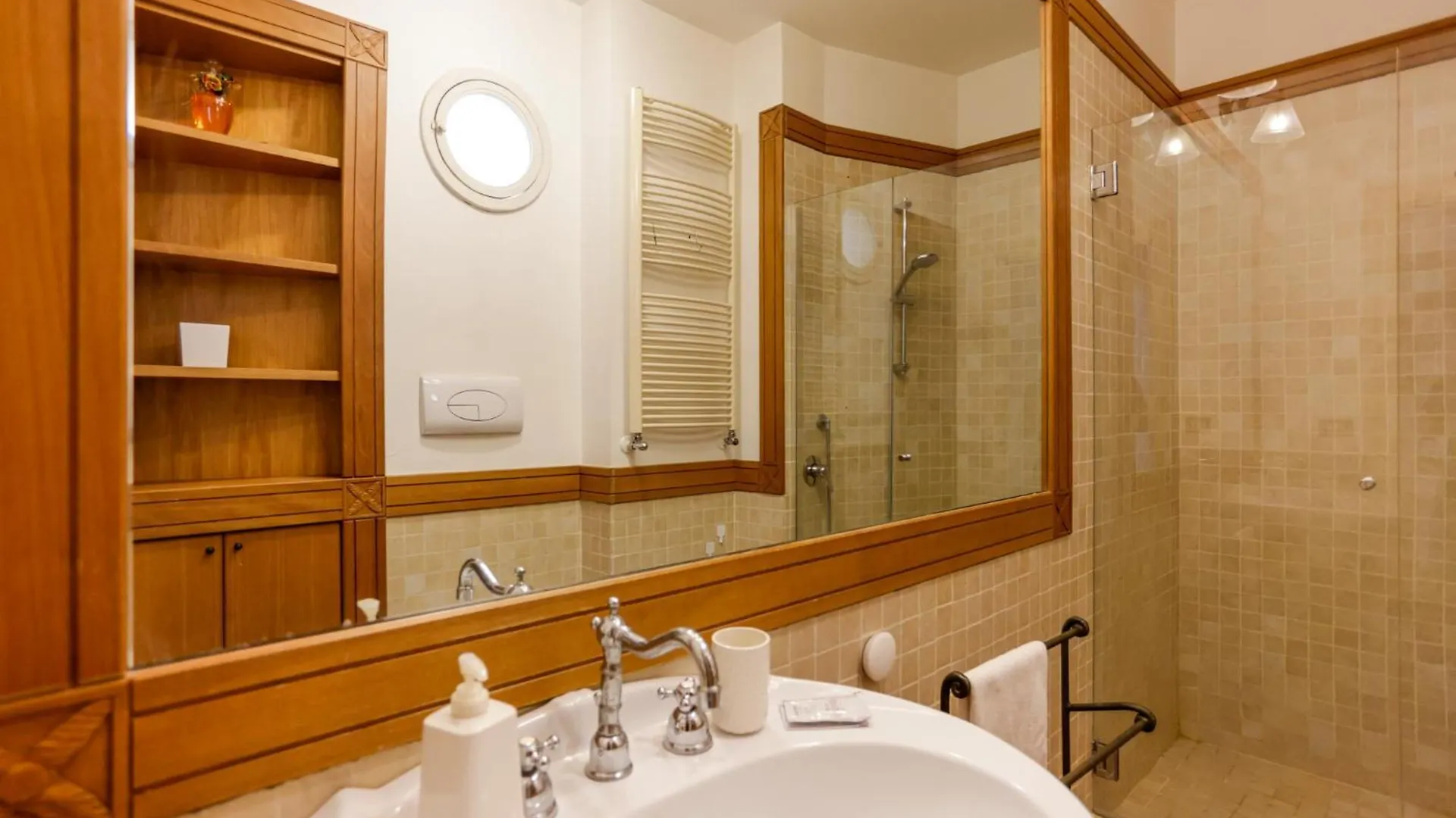 Via Tommaso Caravita 6 Apartment Naples