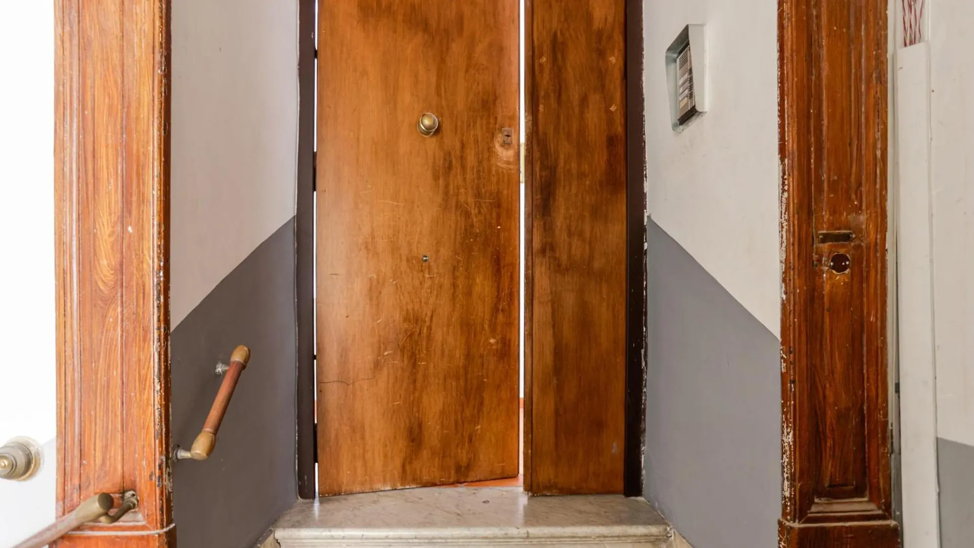 Via Tommaso Caravita 6 Apartment Naples Italy