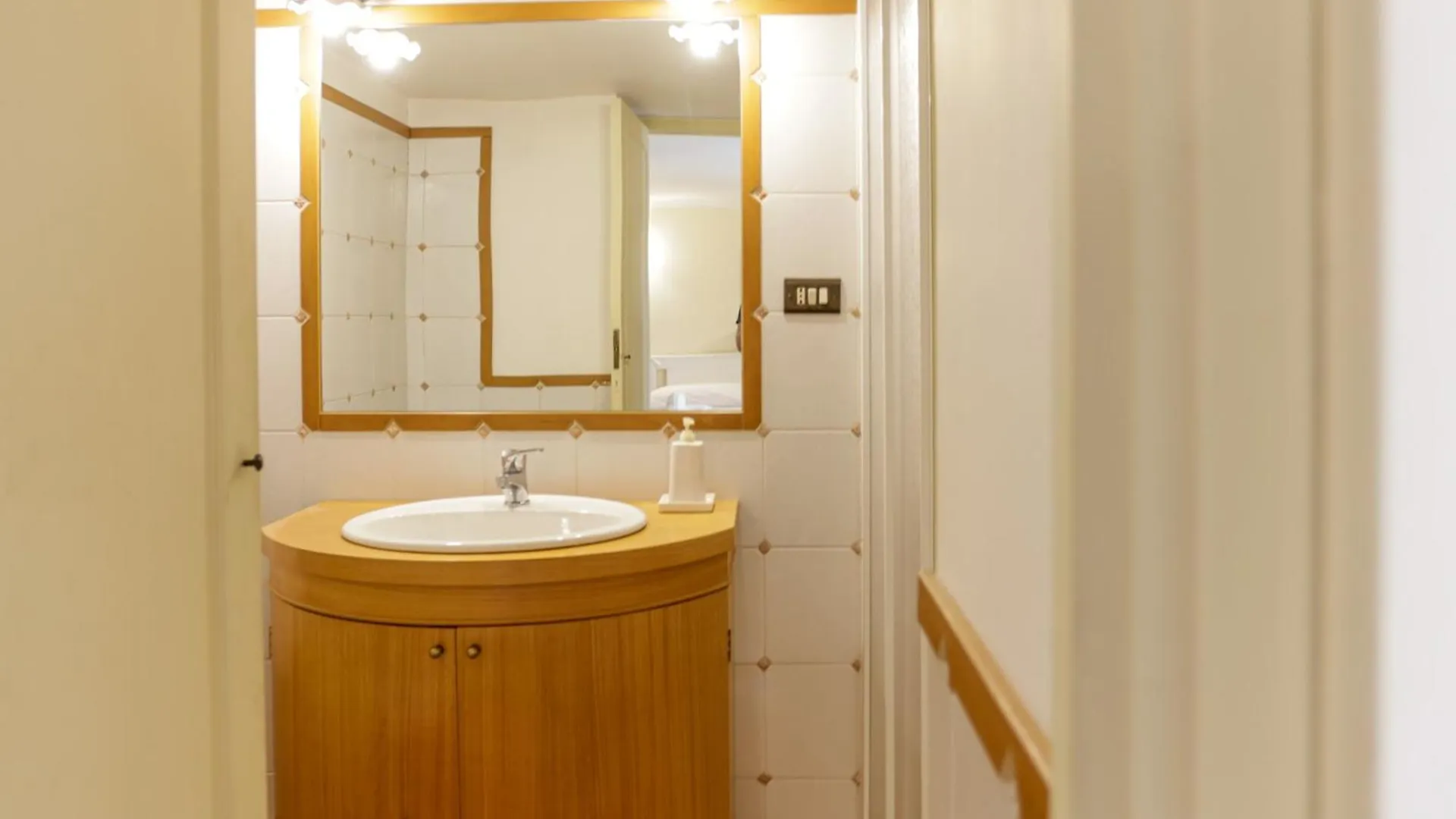 Via Tommaso Caravita 6 Apartment Naples 0*,  Italy