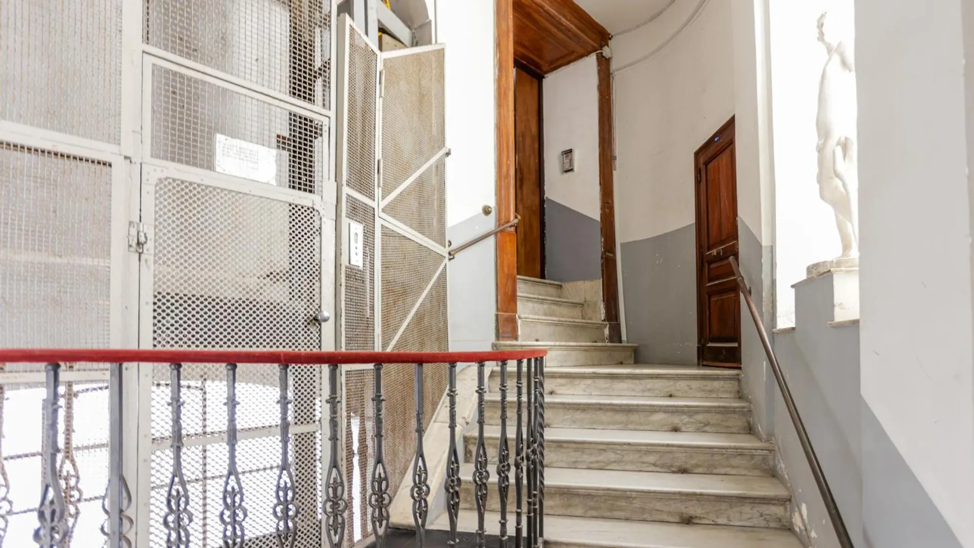 Via Tommaso Caravita 6 Apartment Naples