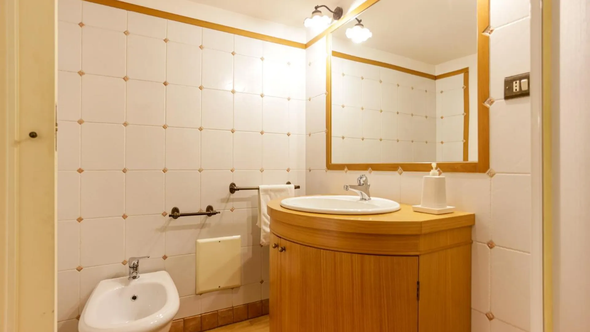 Via Tommaso Caravita 6 Apartment Naples Italy
