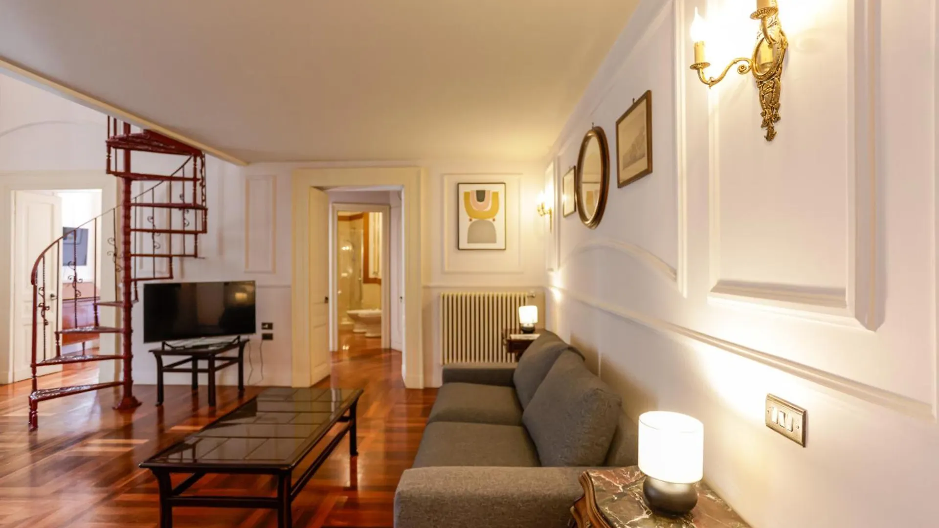 Via Tommaso Caravita 6 Apartment Naples