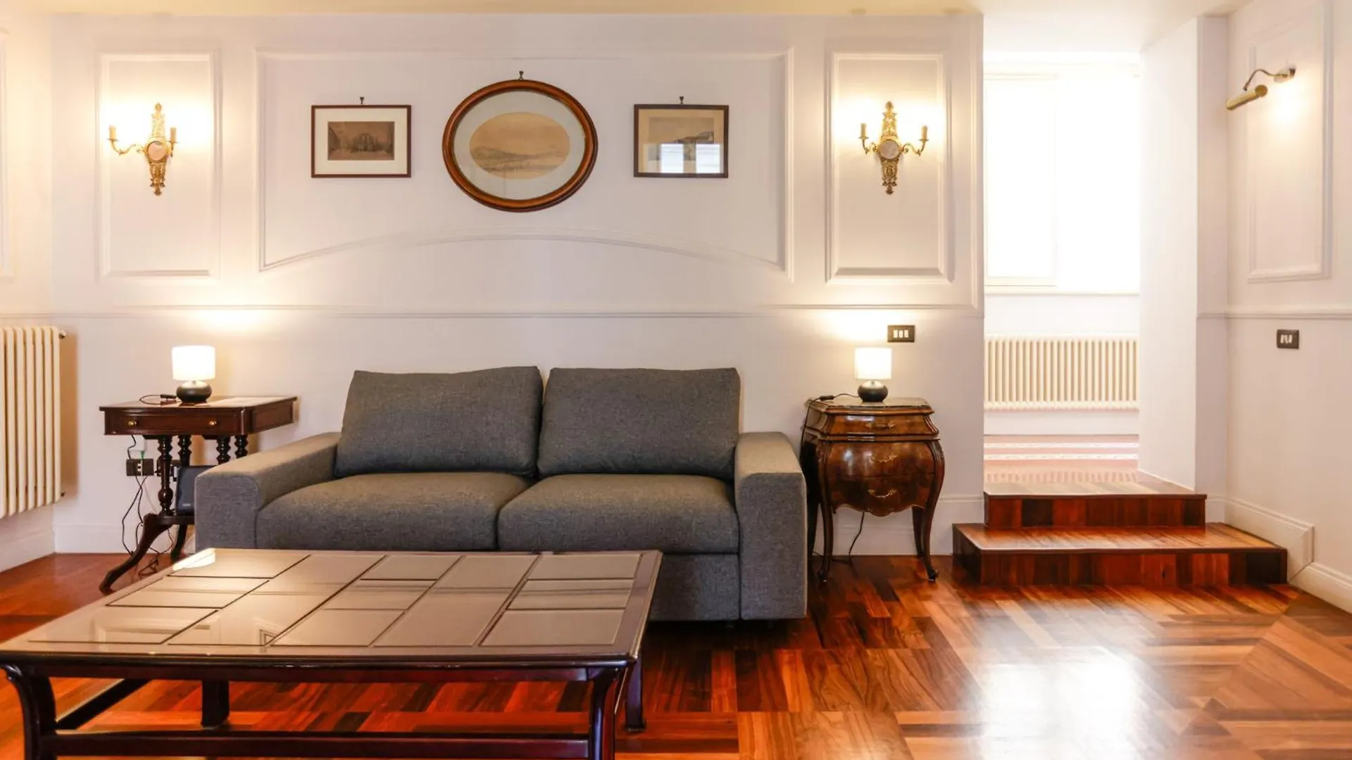 Via Tommaso Caravita 6 Apartment Naples 0*,