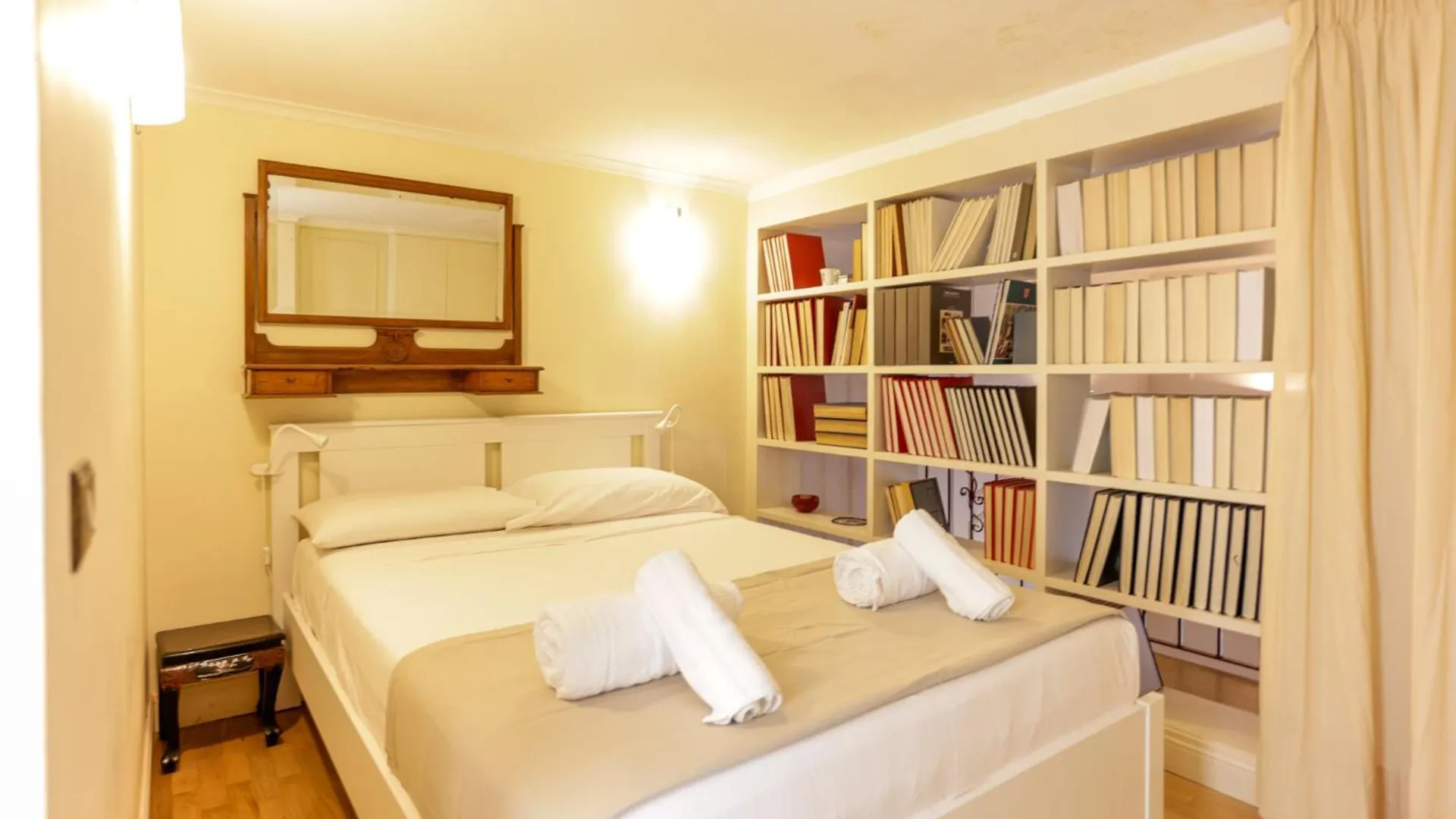 Via Tommaso Caravita 6 Apartment Naples 0*,