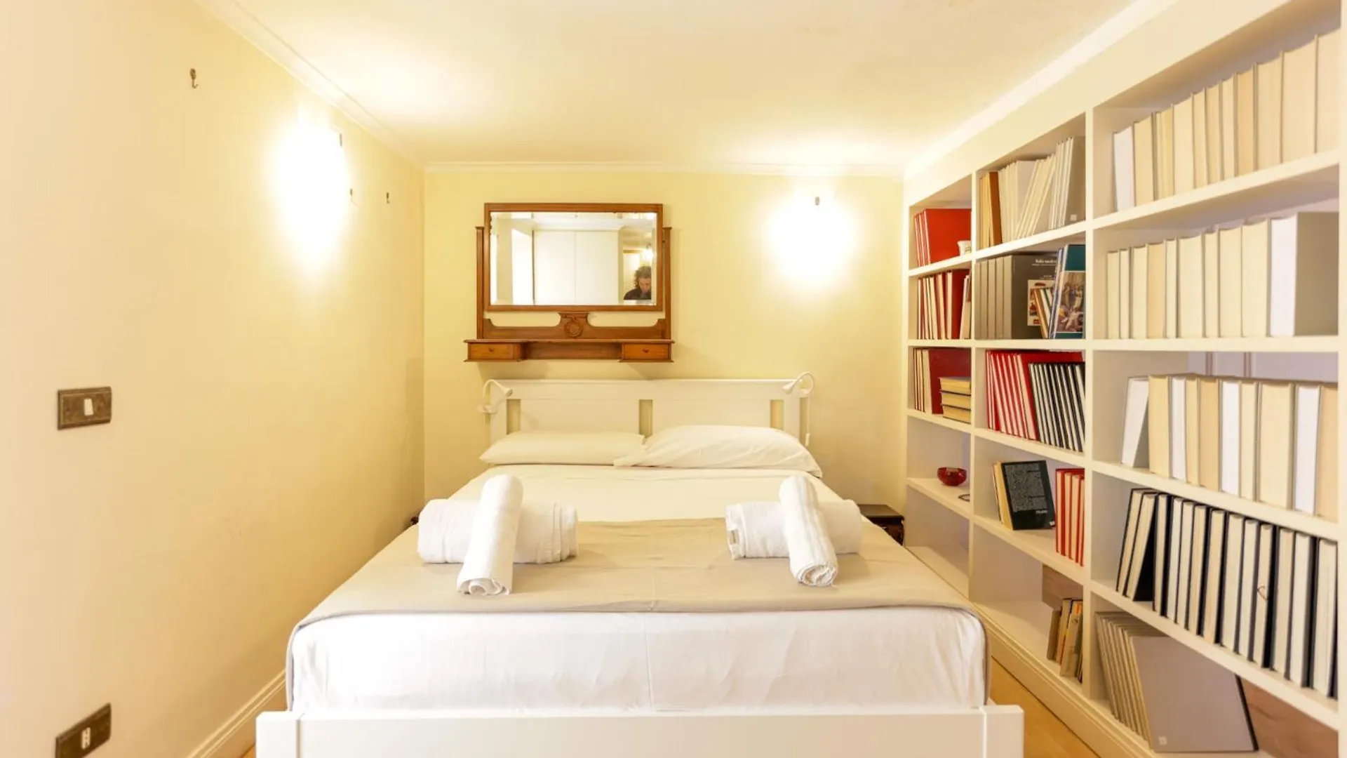 Via Tommaso Caravita 6 Apartment Naples Italy