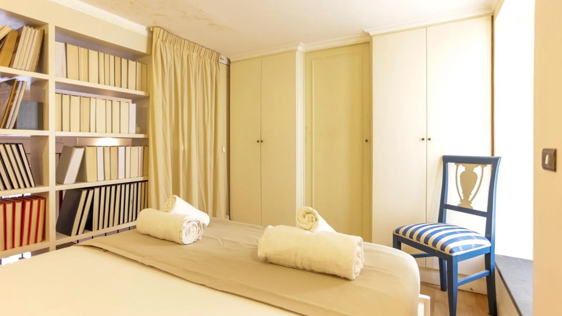 Via Tommaso Caravita 6 Apartment Naples Italy