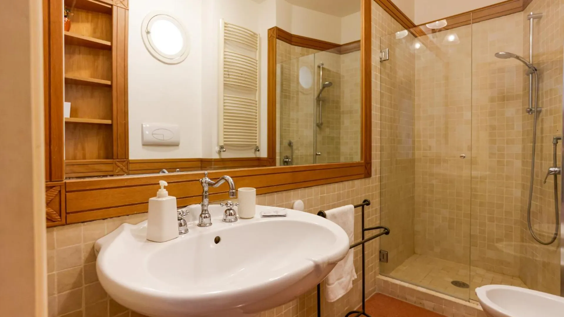 Via Tommaso Caravita 6 Apartment Naples 0*,