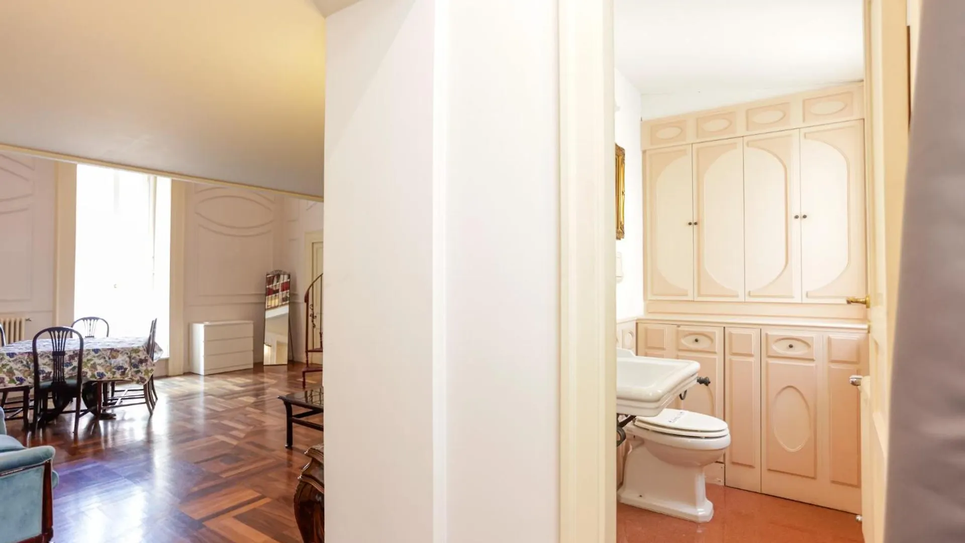 Via Tommaso Caravita 6 Apartment Naples Italy