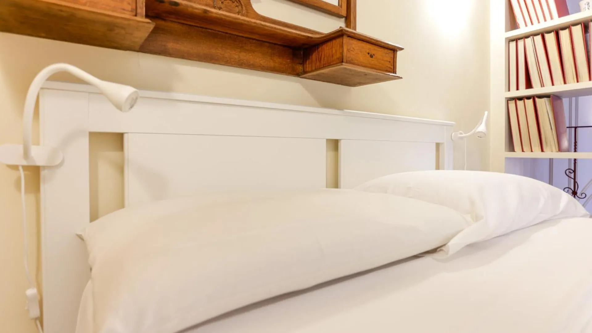 Via Tommaso Caravita 6 Apartment Naples